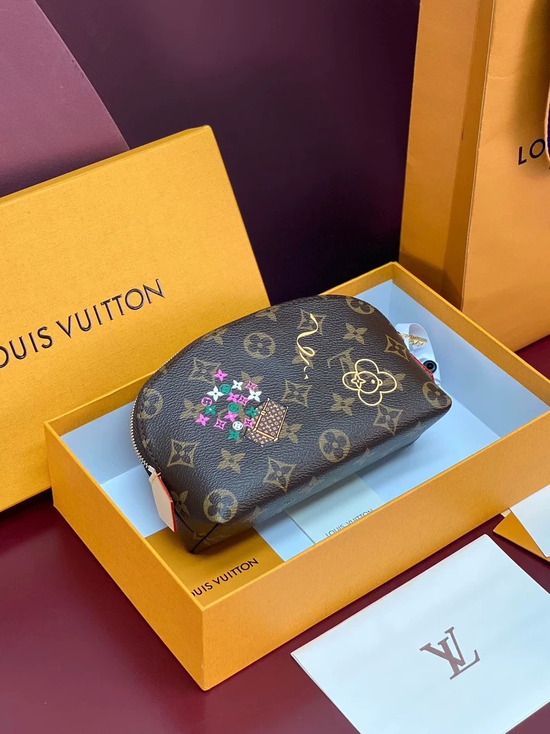 LOUIS VUITTON M15359 Cosmetic Pouch PM