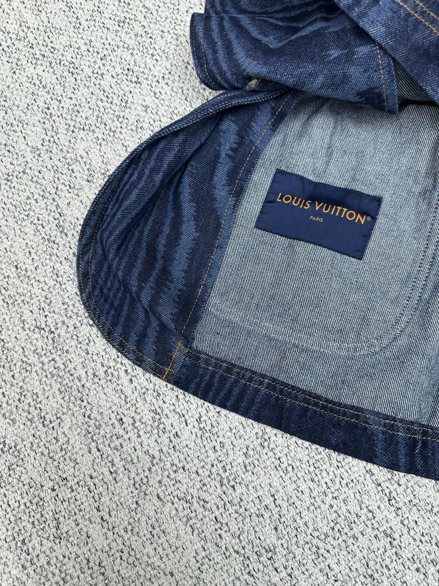 LOUIS VUITTON 1AHUXO Chic Collarless Denim Jacket