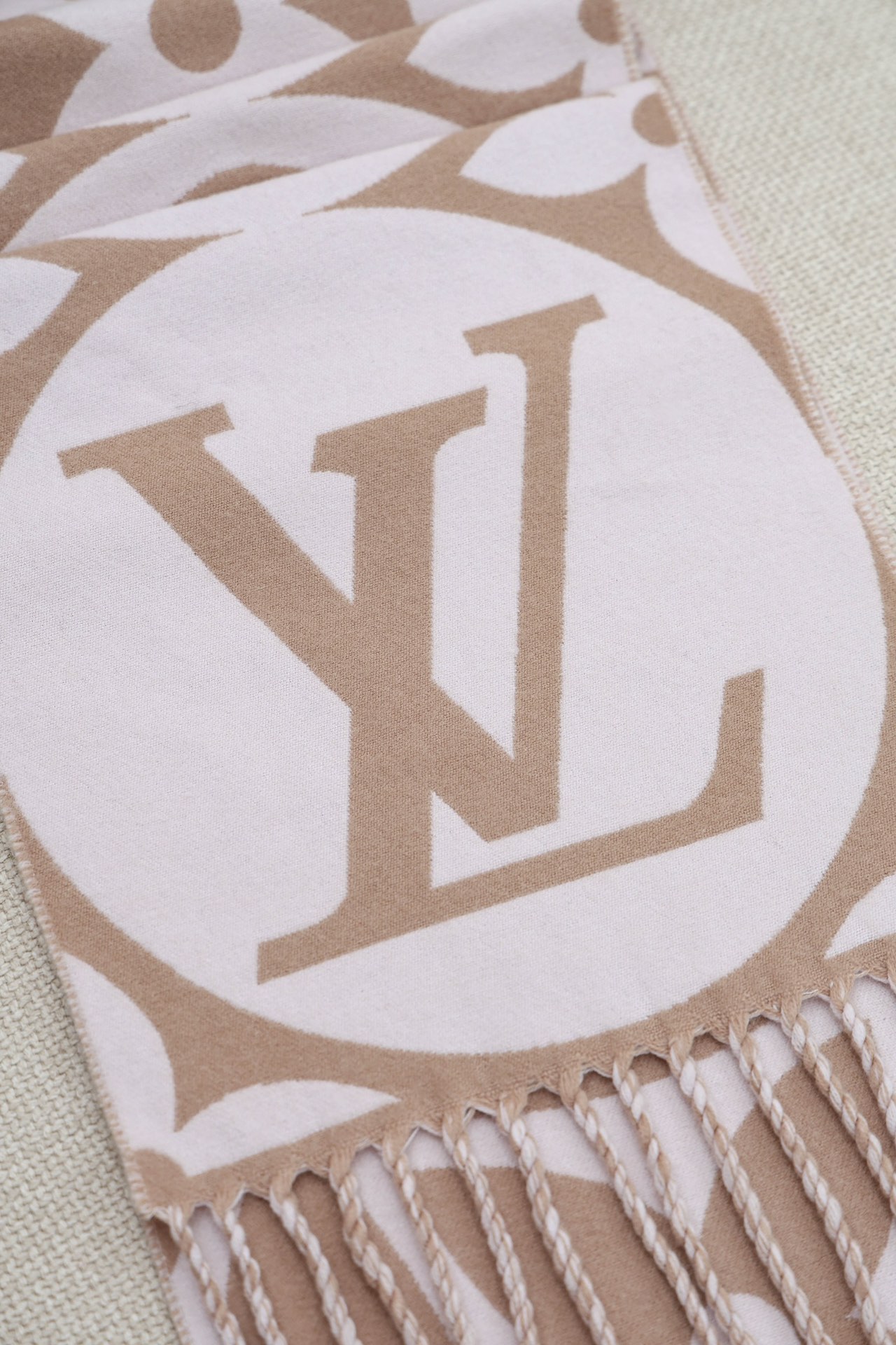 LOUIS VUITTON M79213 Medallion Scarf