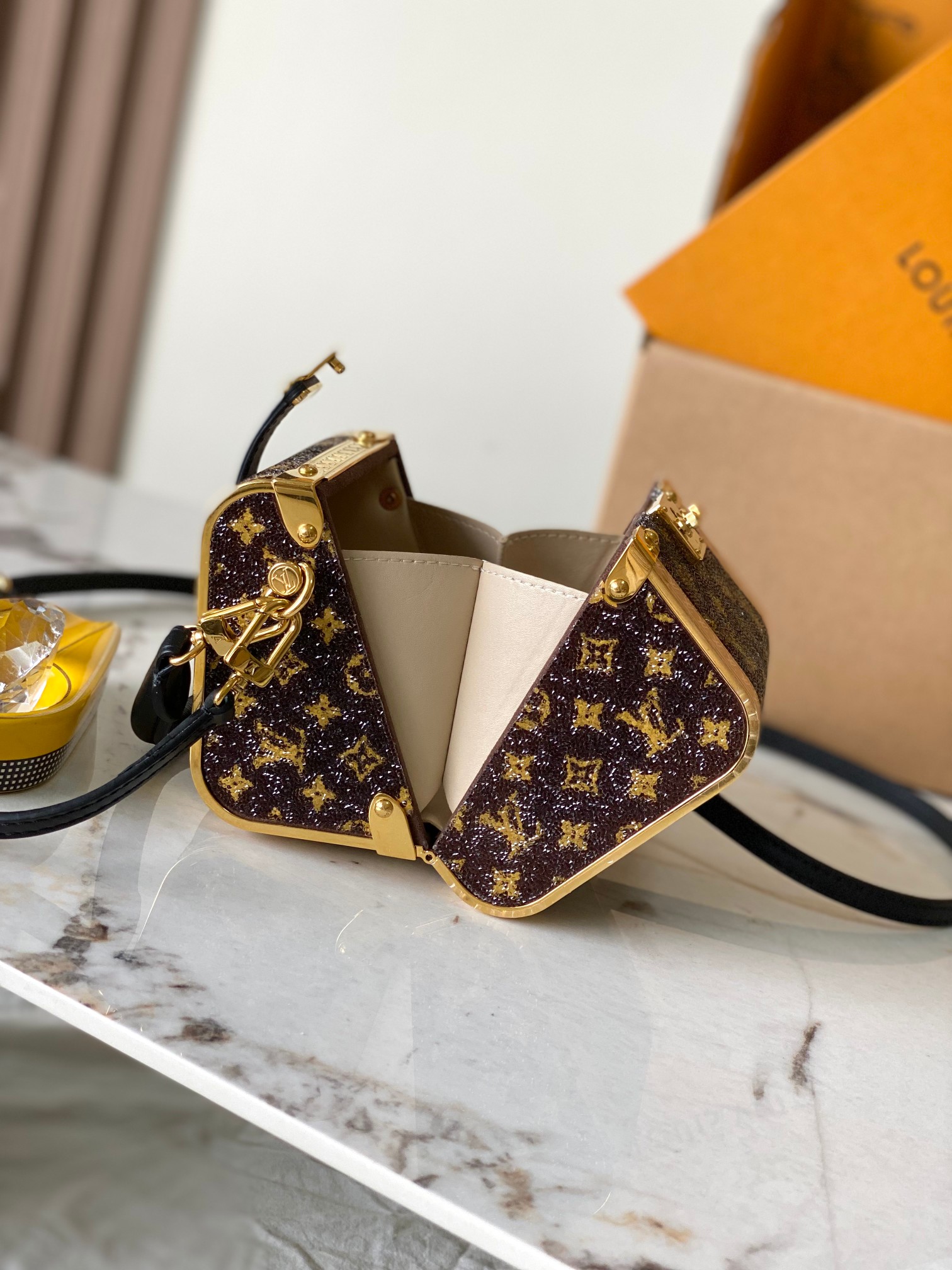 LV M83089 Treasure Box