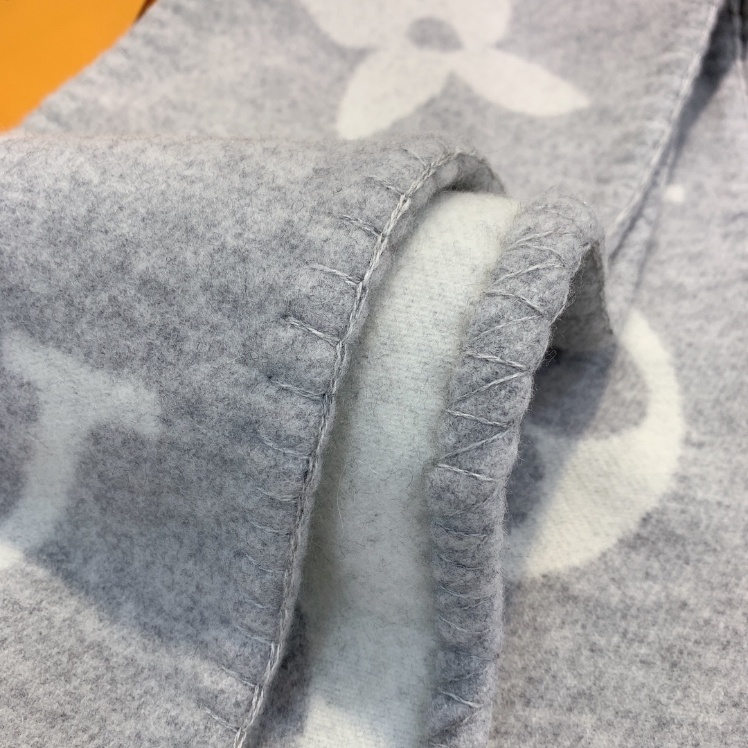 LOUIS VUITTON Cashmere Scarf