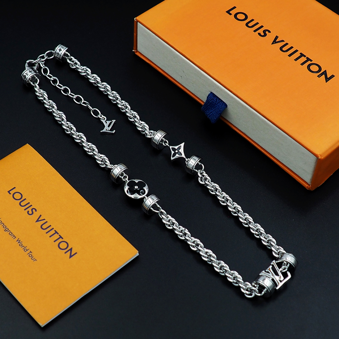 LOUIS VUITTON Wire Necklace