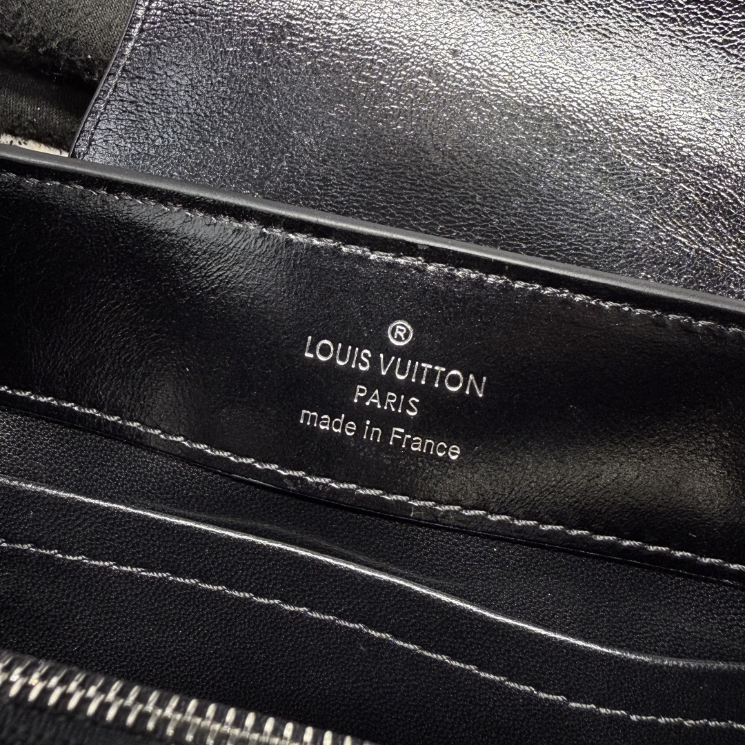 LV M25492 Capucines East-West BB