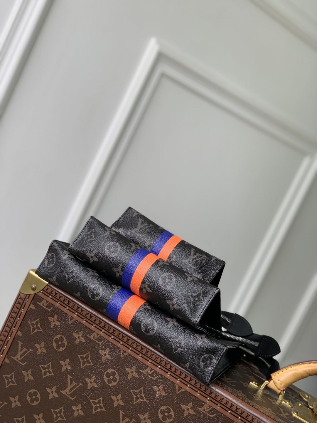 LOUIS VUITTON P01957 Customisable Trio Toilet Pouch Mon Monogram