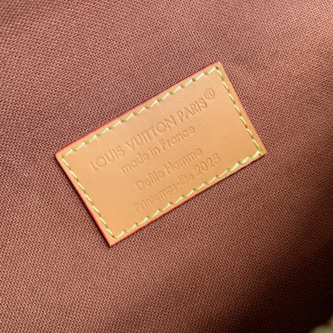 LOUIS VUITTON M15271 Rush Bumbag