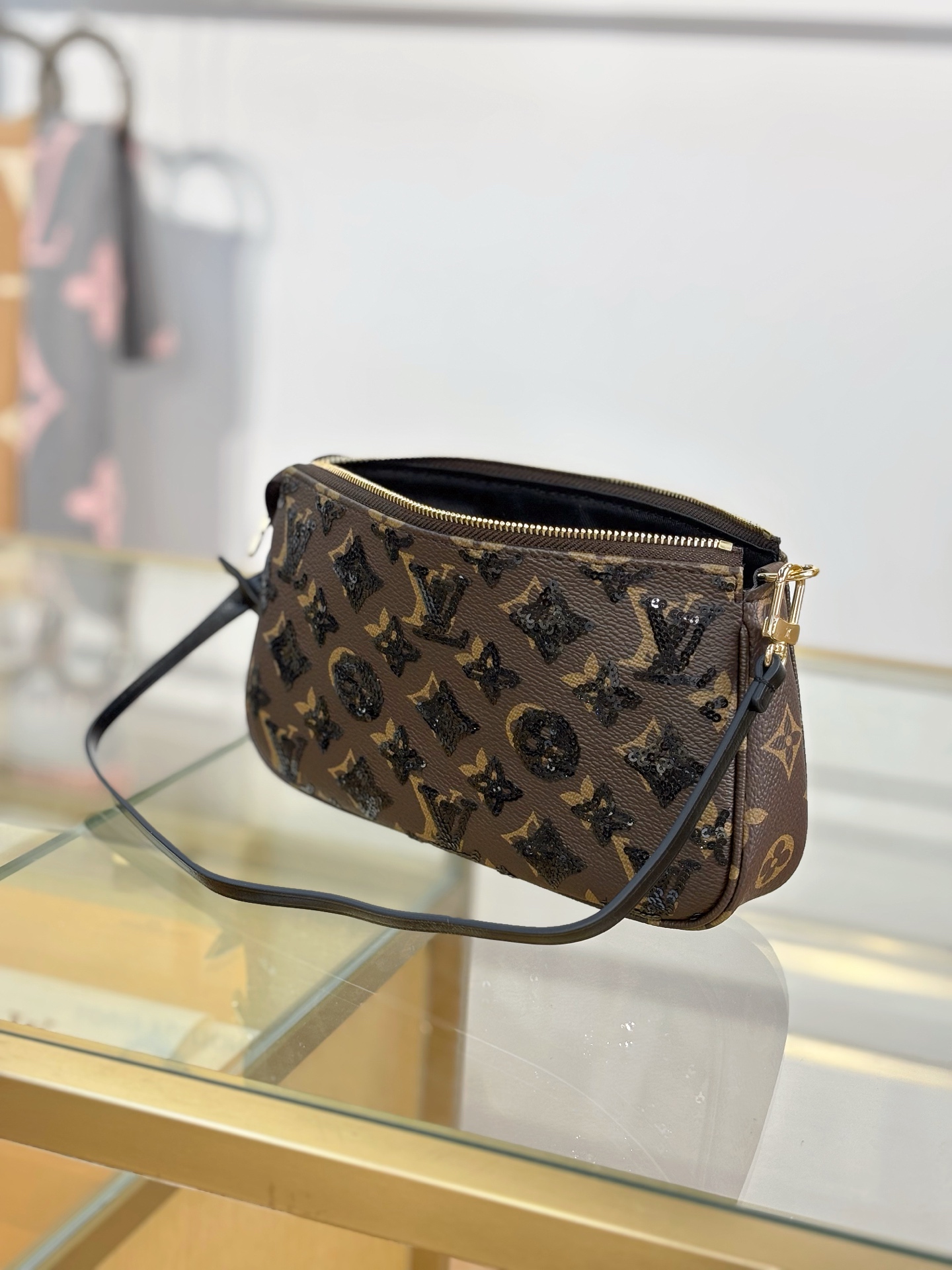 LV M26473 Pochette Accessoires