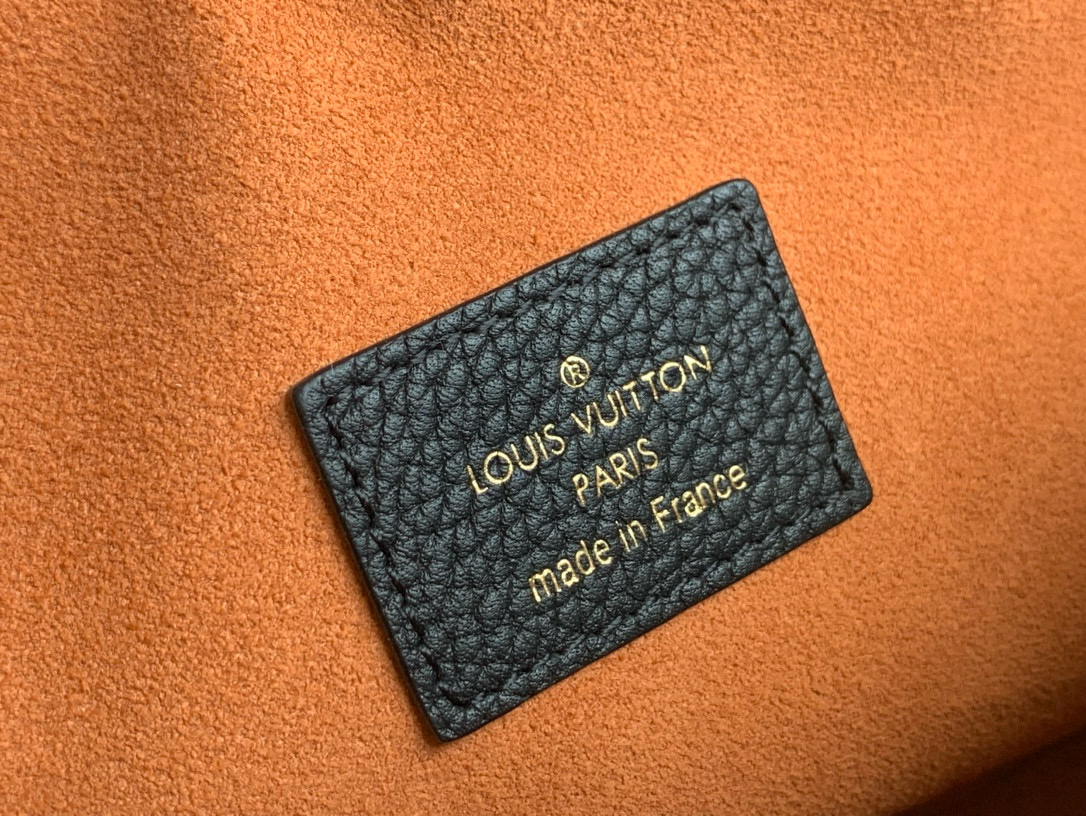 LOUIS VUITTON M11429 Low Key Bumbag