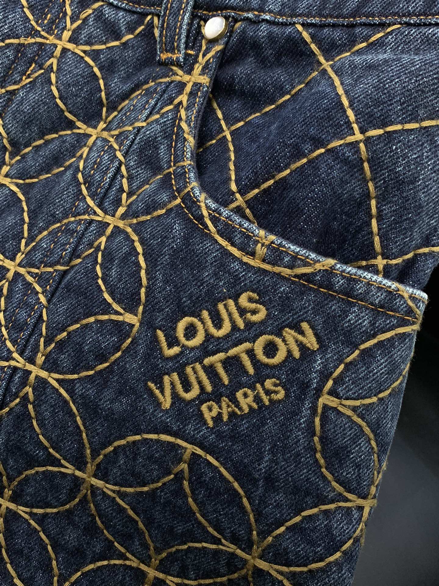 Louis Vuitton1AILM7 Embroidered Denim Blouson