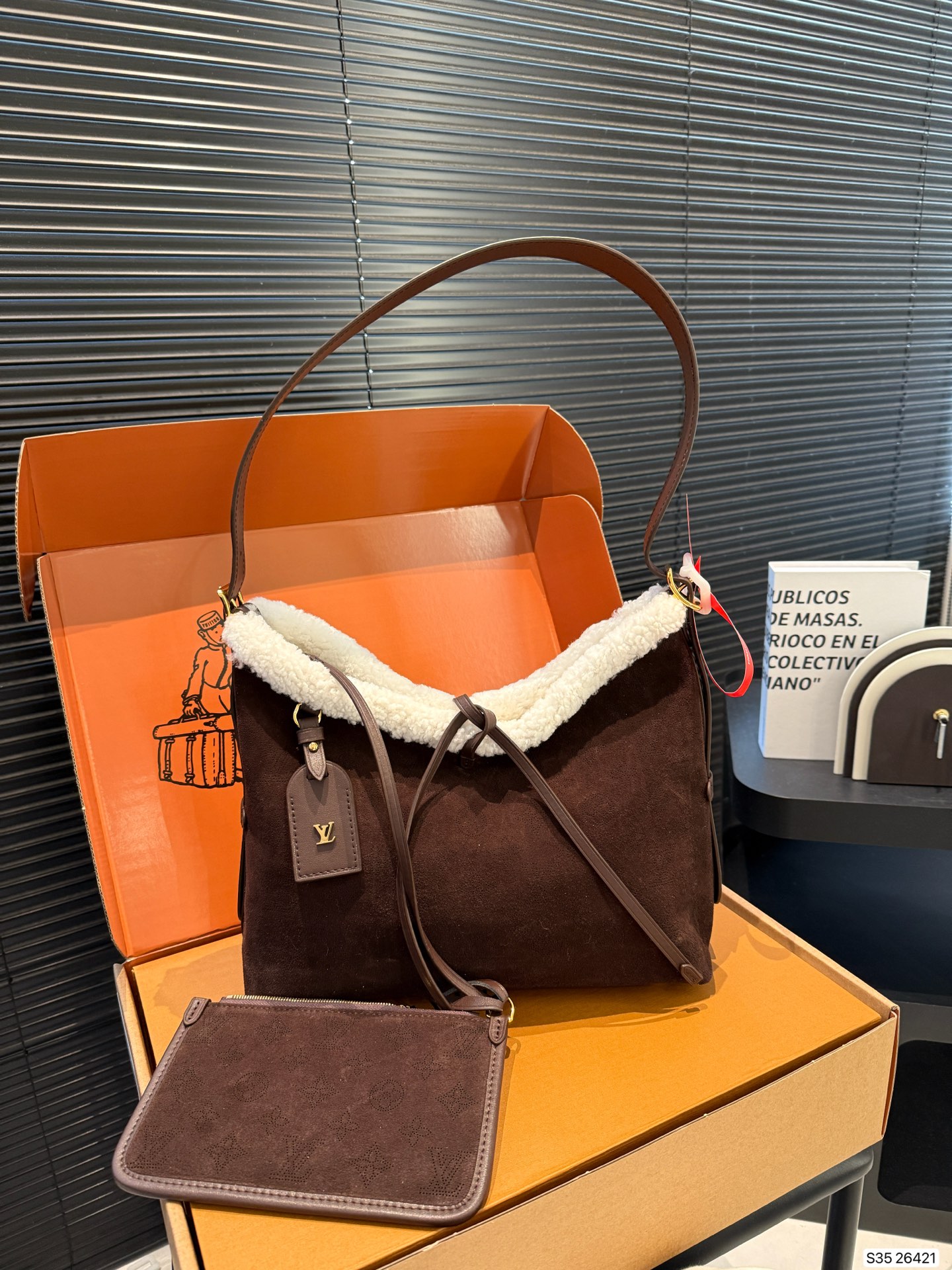 LOUIS VUITTON M26421 CarryAll PM