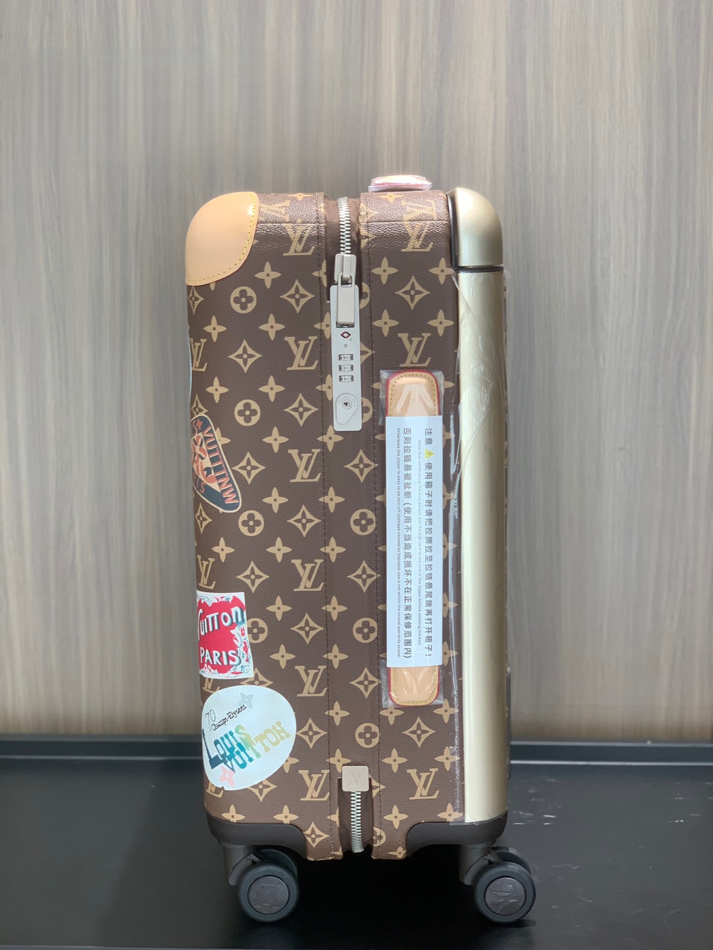 LOUIS VUITTON Horizon 55