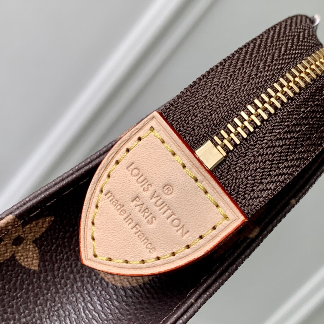 LOUIS VUITTON P01952 Customisable Trio Toilet Pouch Mon Monogram