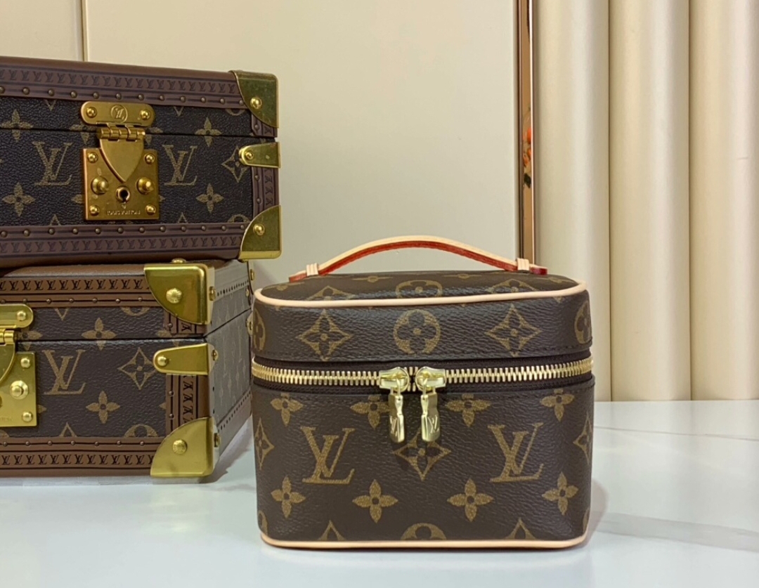 LOUIS VUITTON M44936 Nice Nano