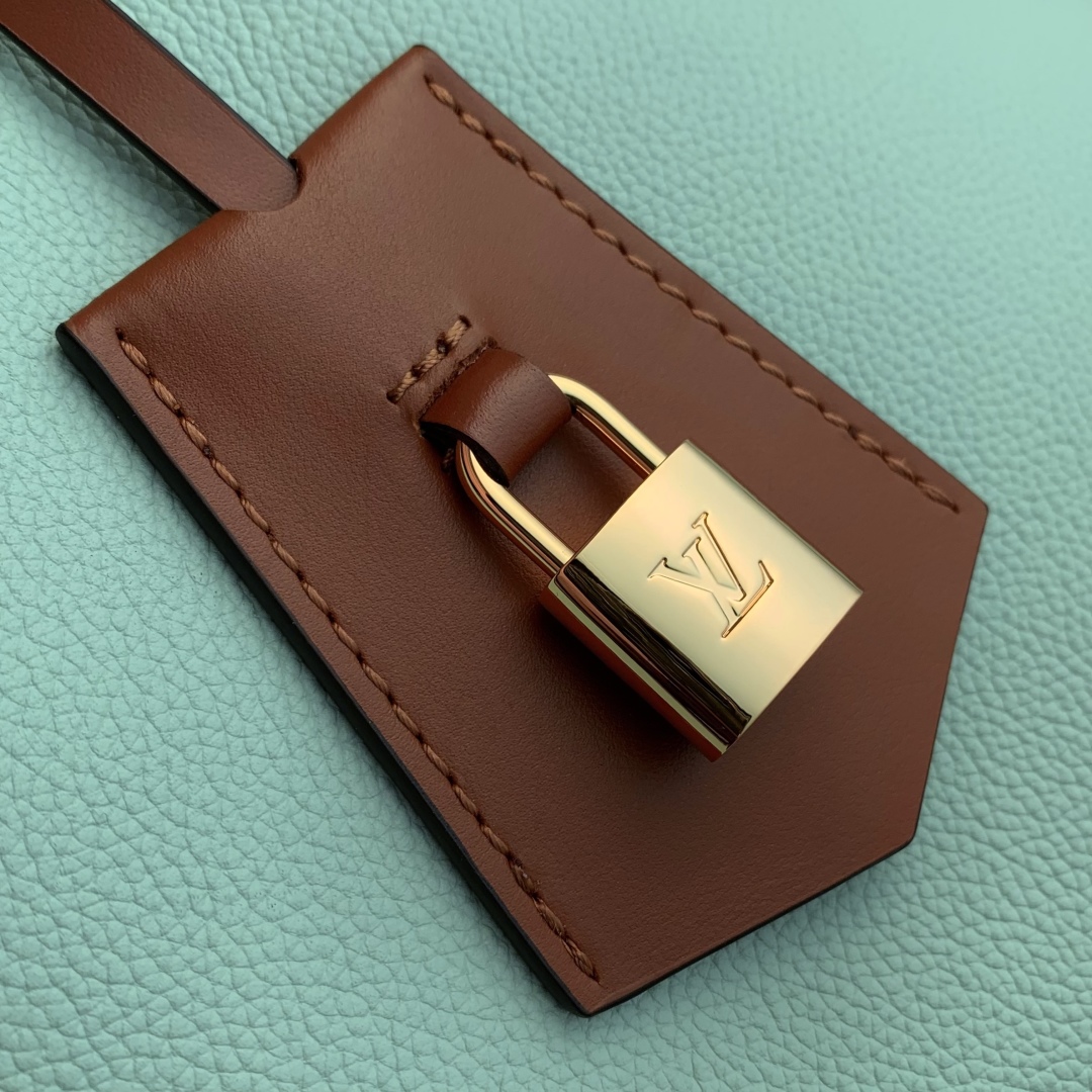 LOUIS VUITTON M26905 Light Green