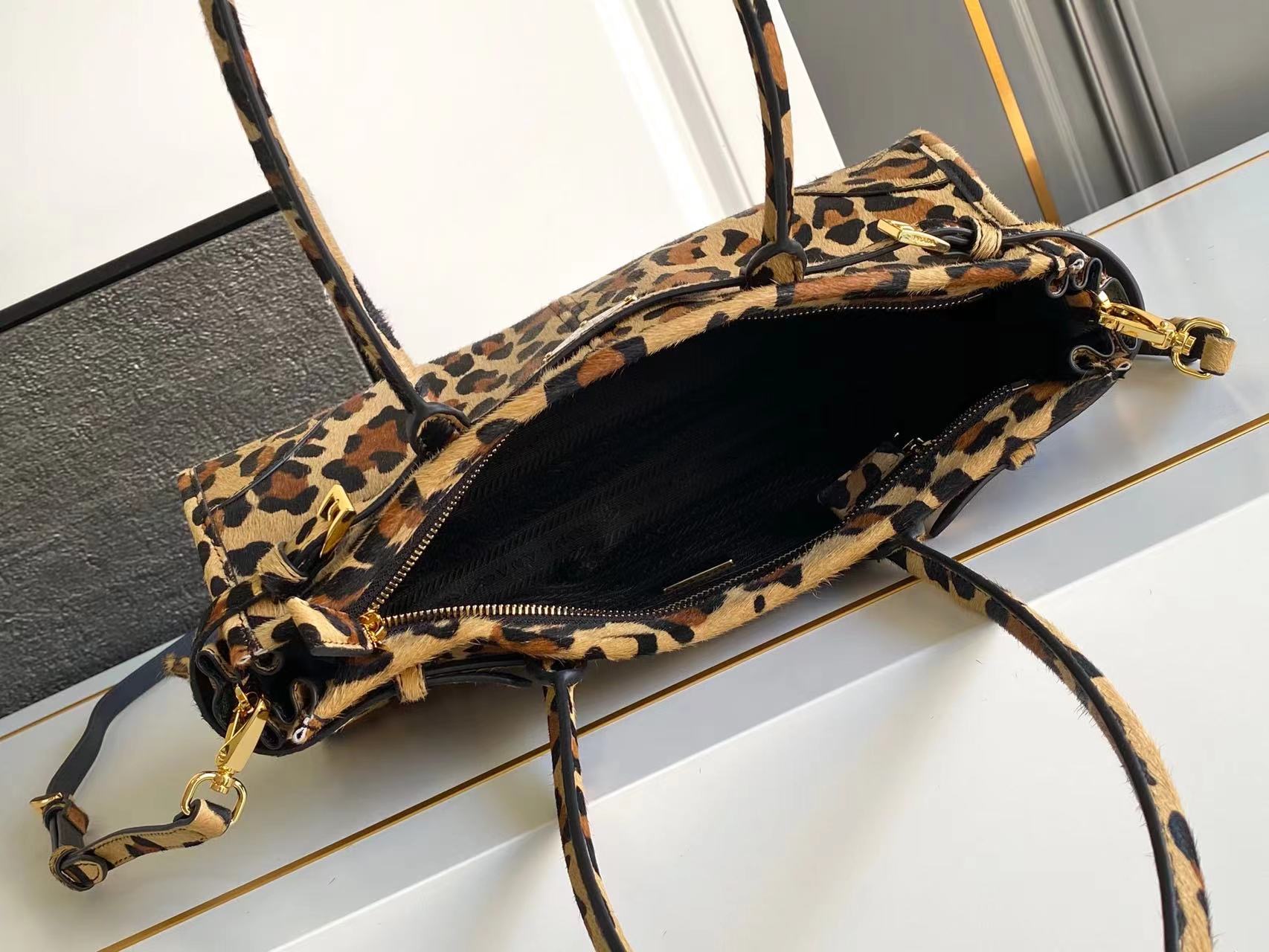 Prada medium Bonnie tote bag leopard