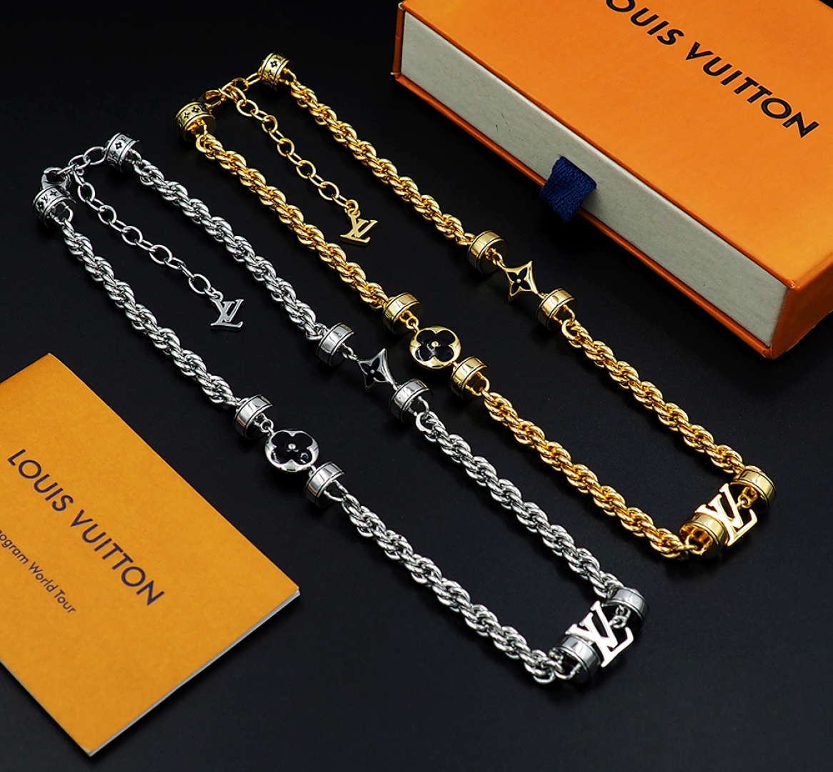 LOUIS VUITTON Wire Necklace