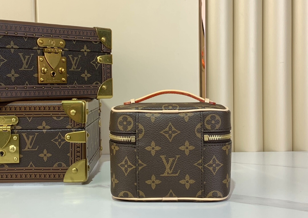 LOUIS VUITTON M44936 Nice Nano