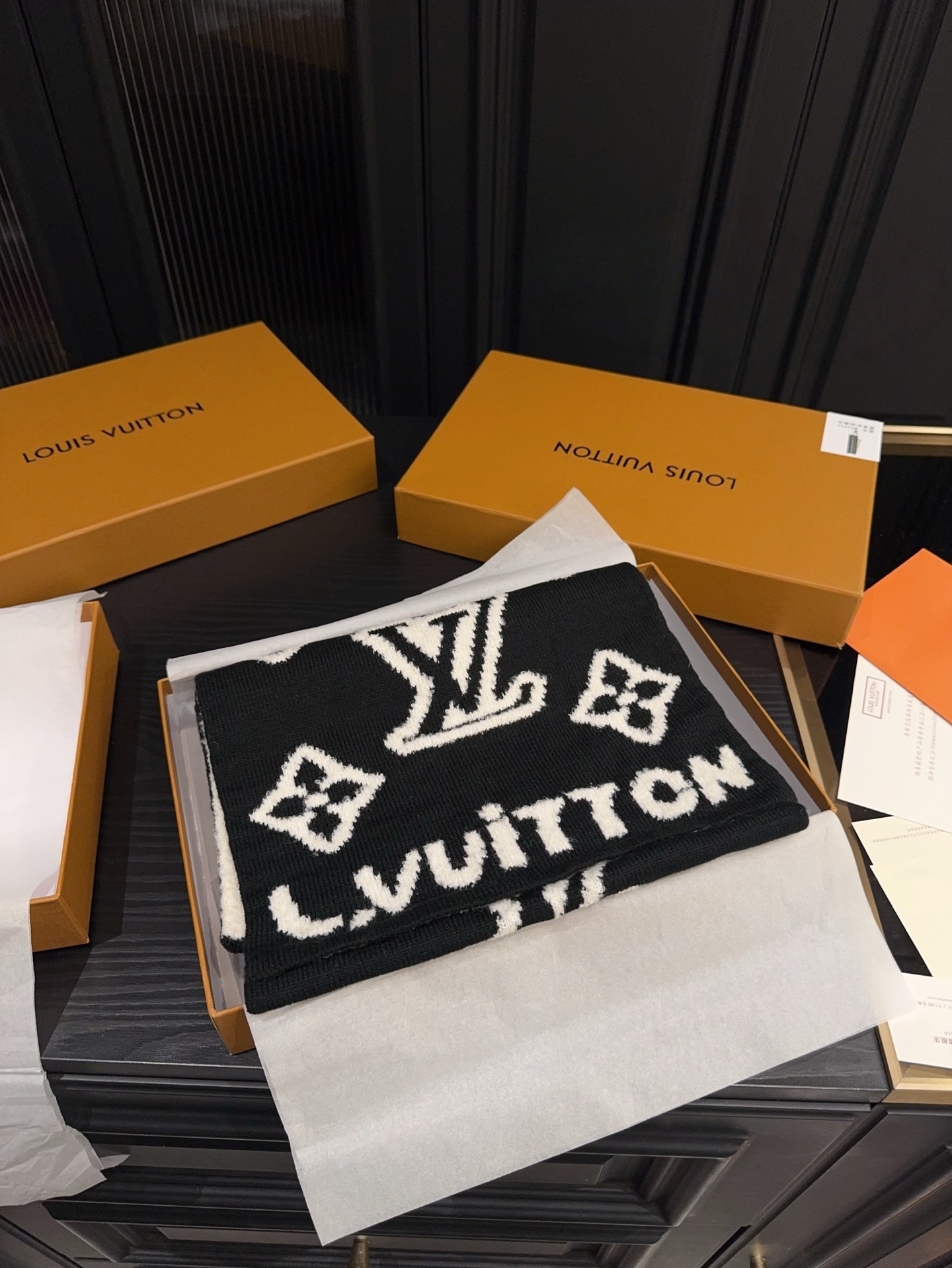 LOUIS VUITTON M96963 Monogram Blast Knitted Scarf