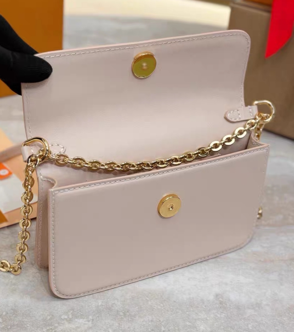 LOUIS VUITTON M14581 Wallet On Chain LV Bloom