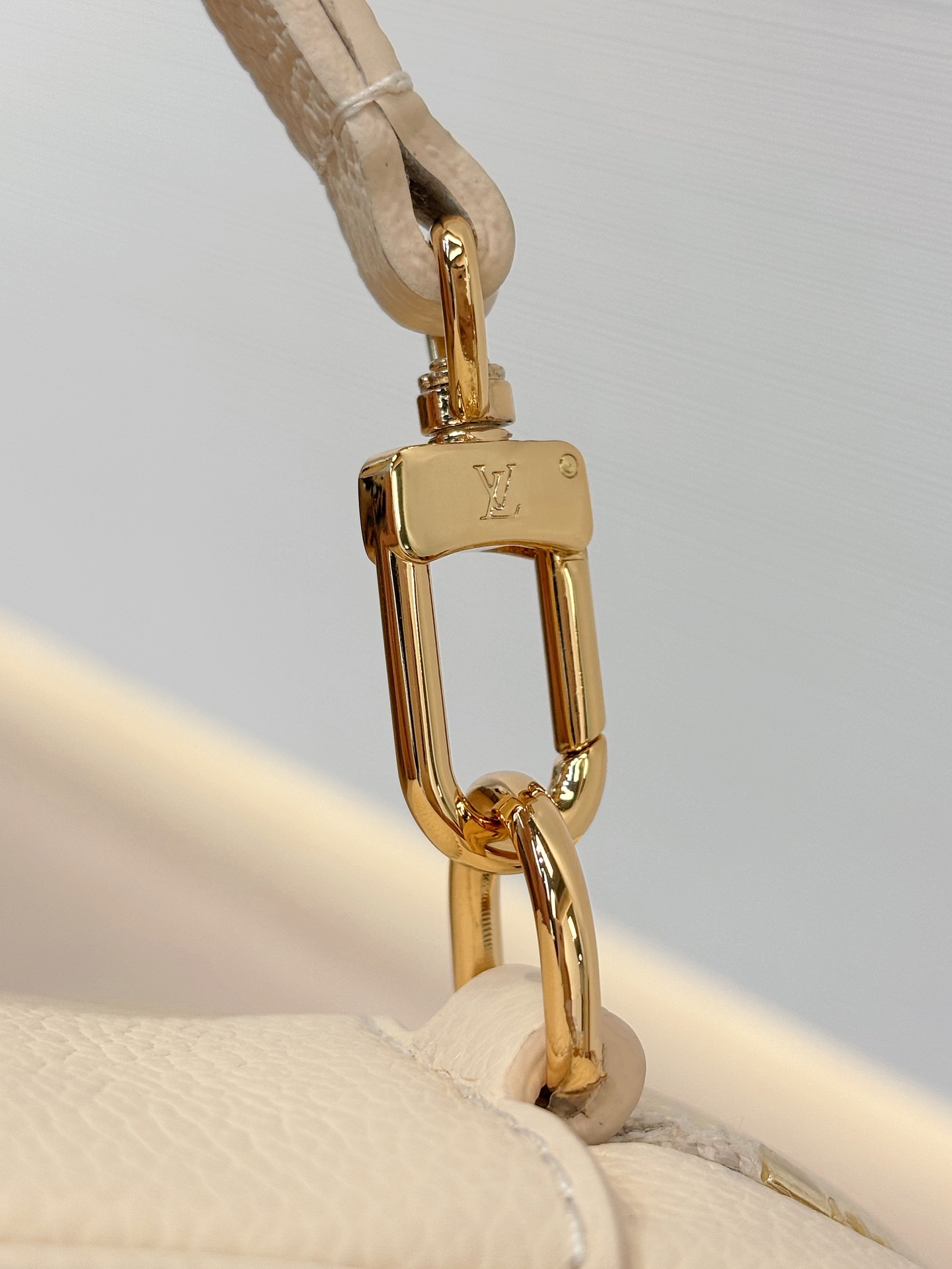 LV M26509 Tiny Camera Bag