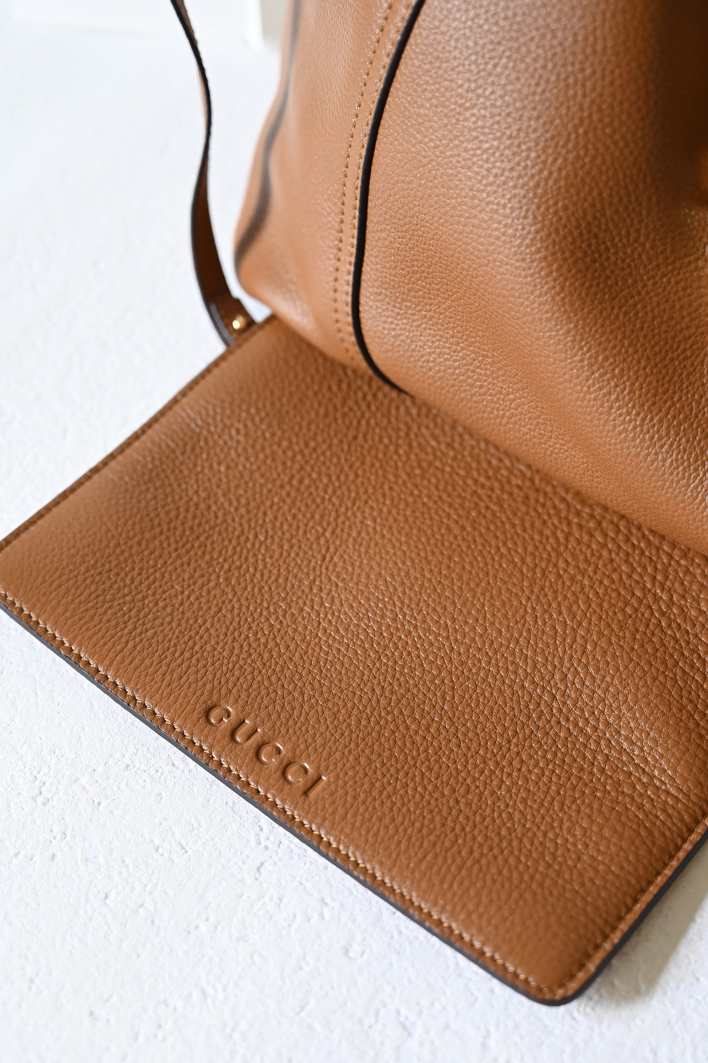 Gucci Softbit Maxi Shoulder Bag in Brown Leather