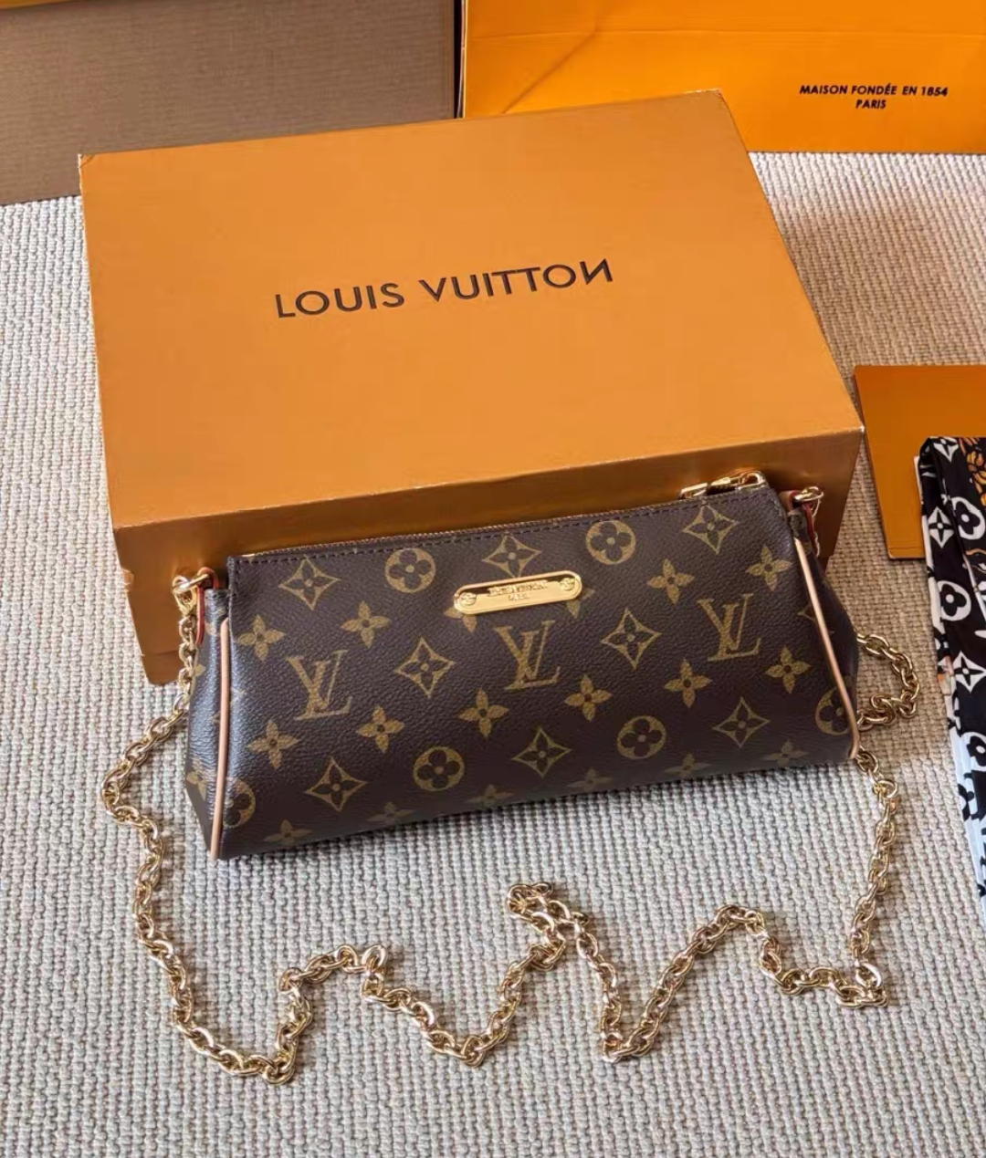 LOUIS VUITTON M13567 Pochette Eva