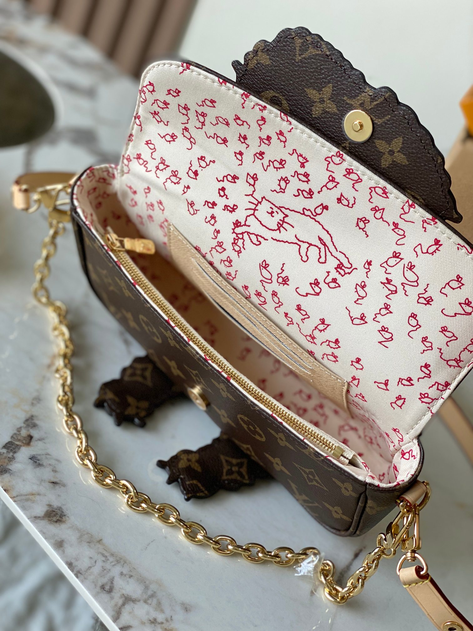 LV M15148 Wallet On Chain Ivy