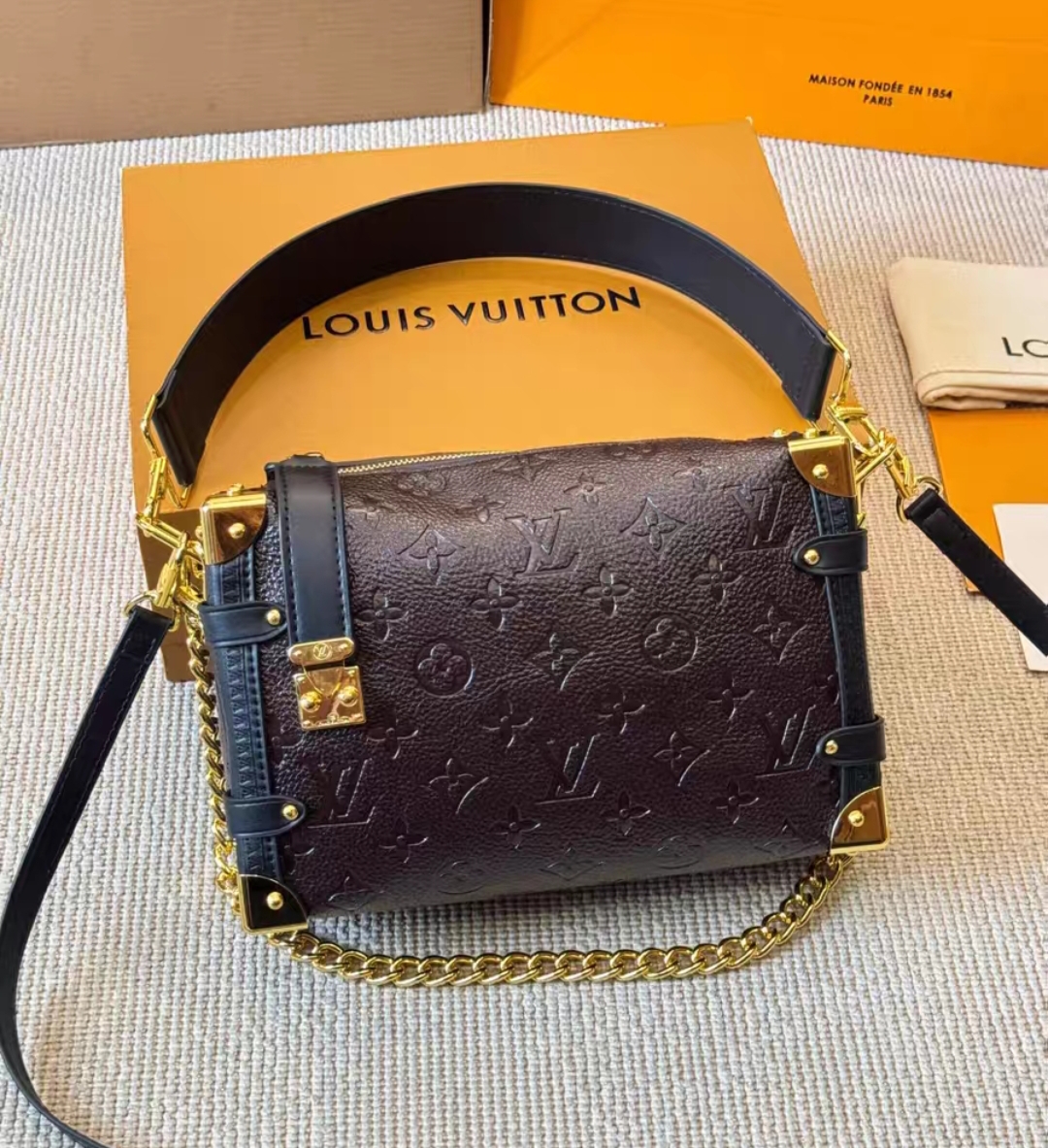 LOUIS VUITTON M26304 Side Trunk MM