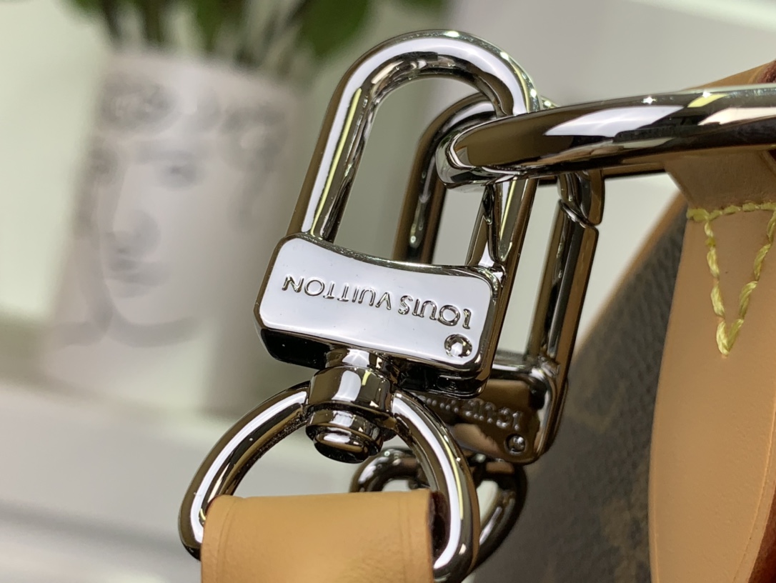 LOUIS VUITTON M12803 57th Street NYC Speedy Soft 30