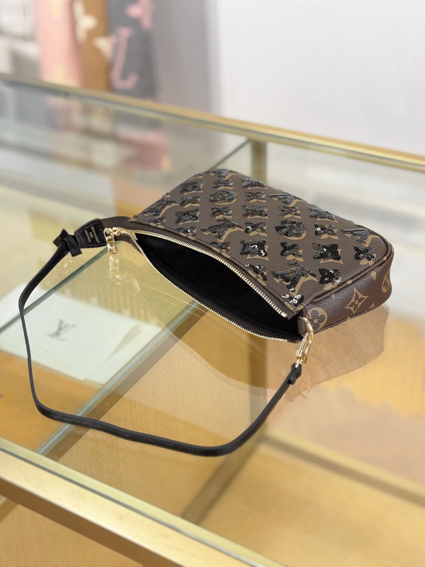 LV M26473 Pochette Accessoires