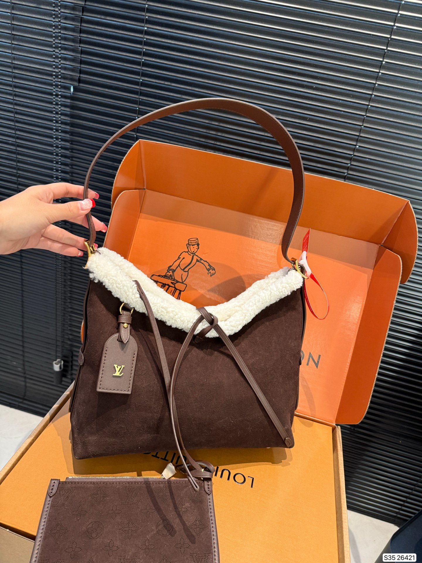 LOUIS VUITTON M26421 CarryAll PM