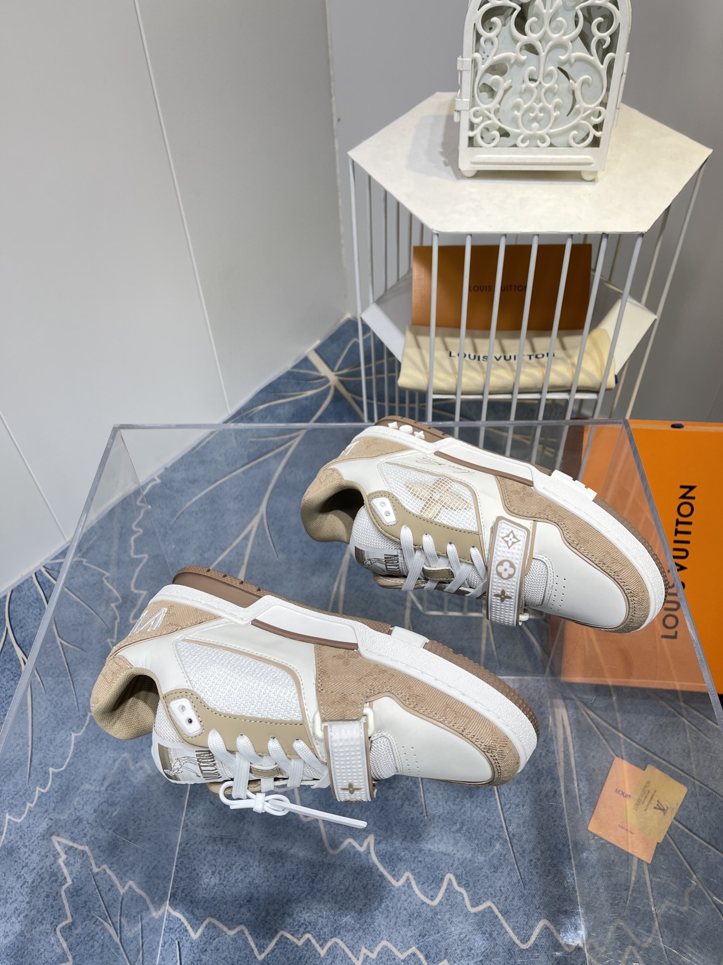 LOUIS VUITTON 1A9ZBW LV TRAINER