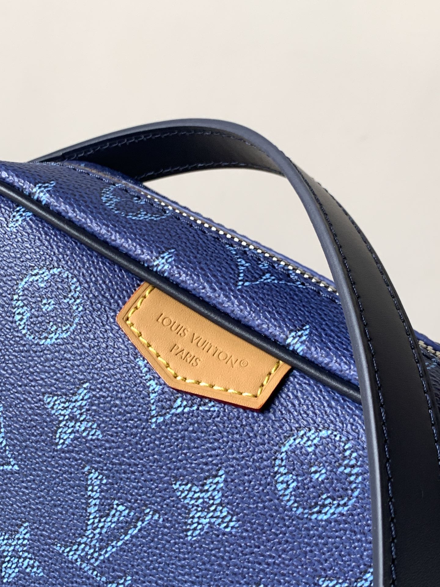 LV M26826 Trocadéro Wearable Wallet