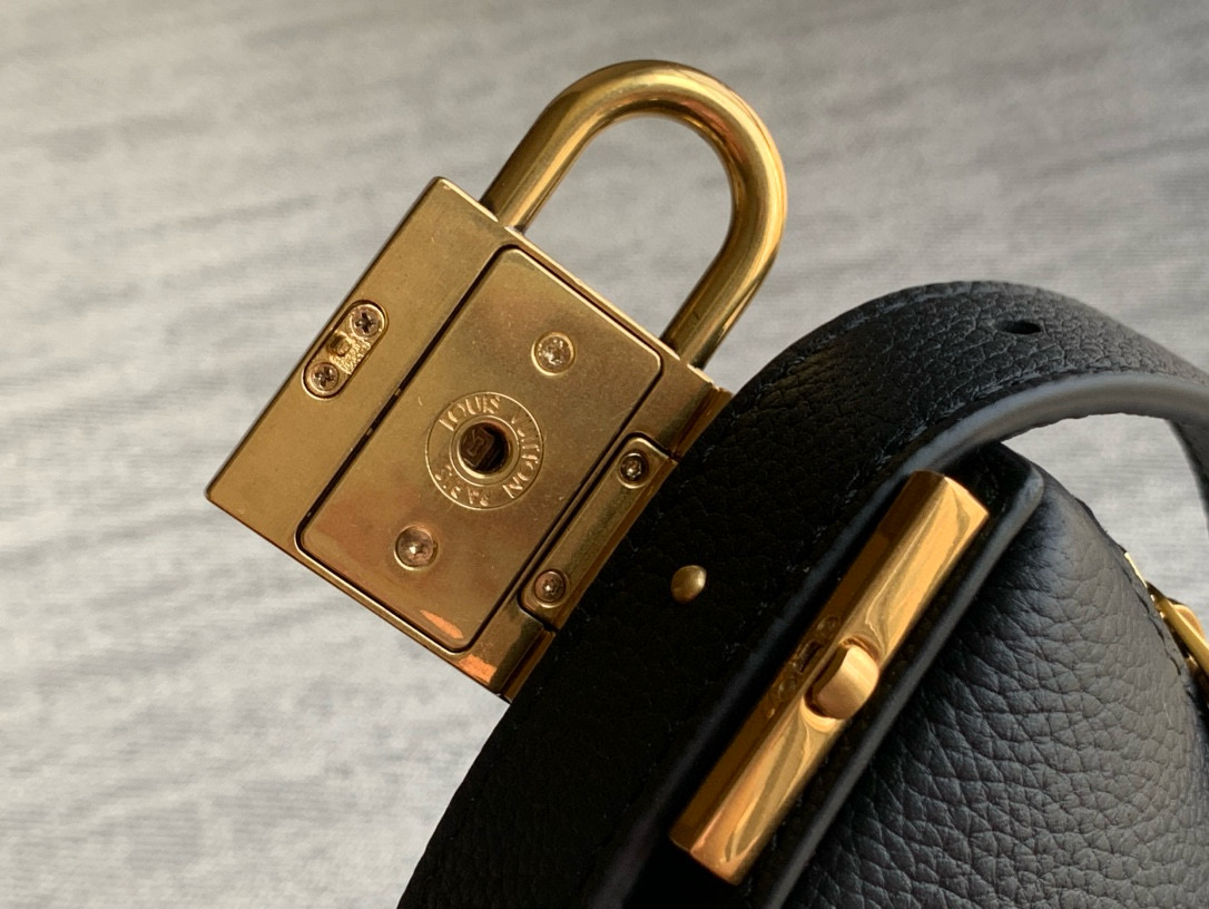 LOUIS VUITTON M11429 Low Key Bumbag