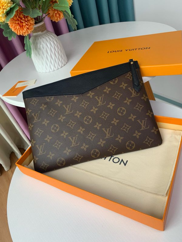 Louis Vuitton Monogram Black M62048 Daily Pouch