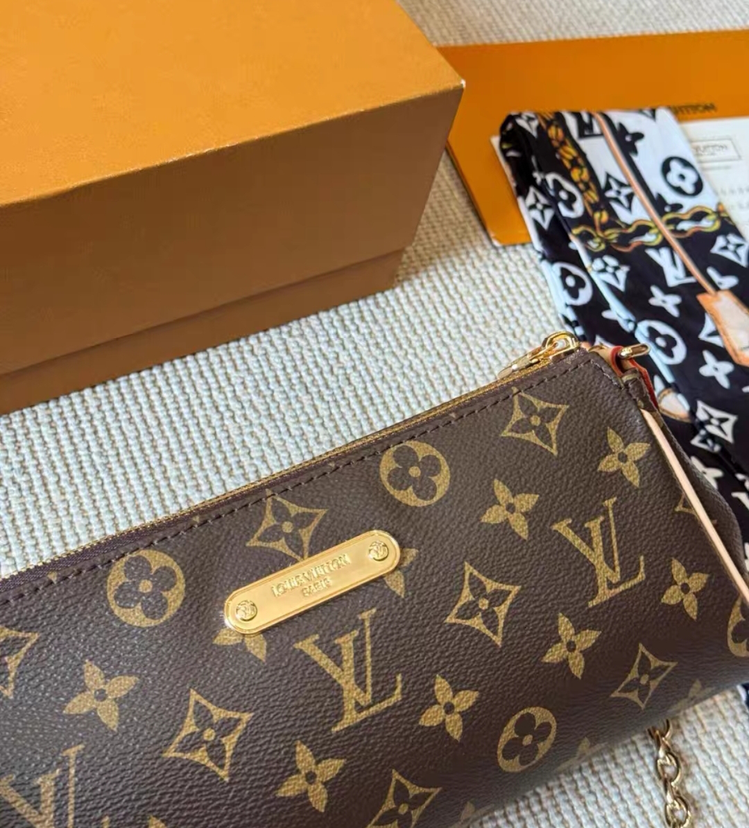 LOUIS VUITTON M13567 Pochette Eva