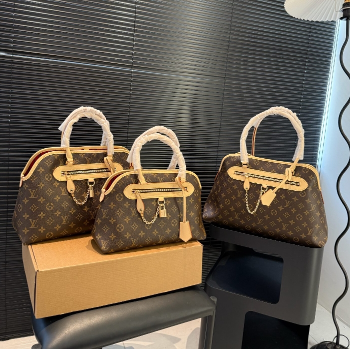 LOUIS VUITTON Ever More