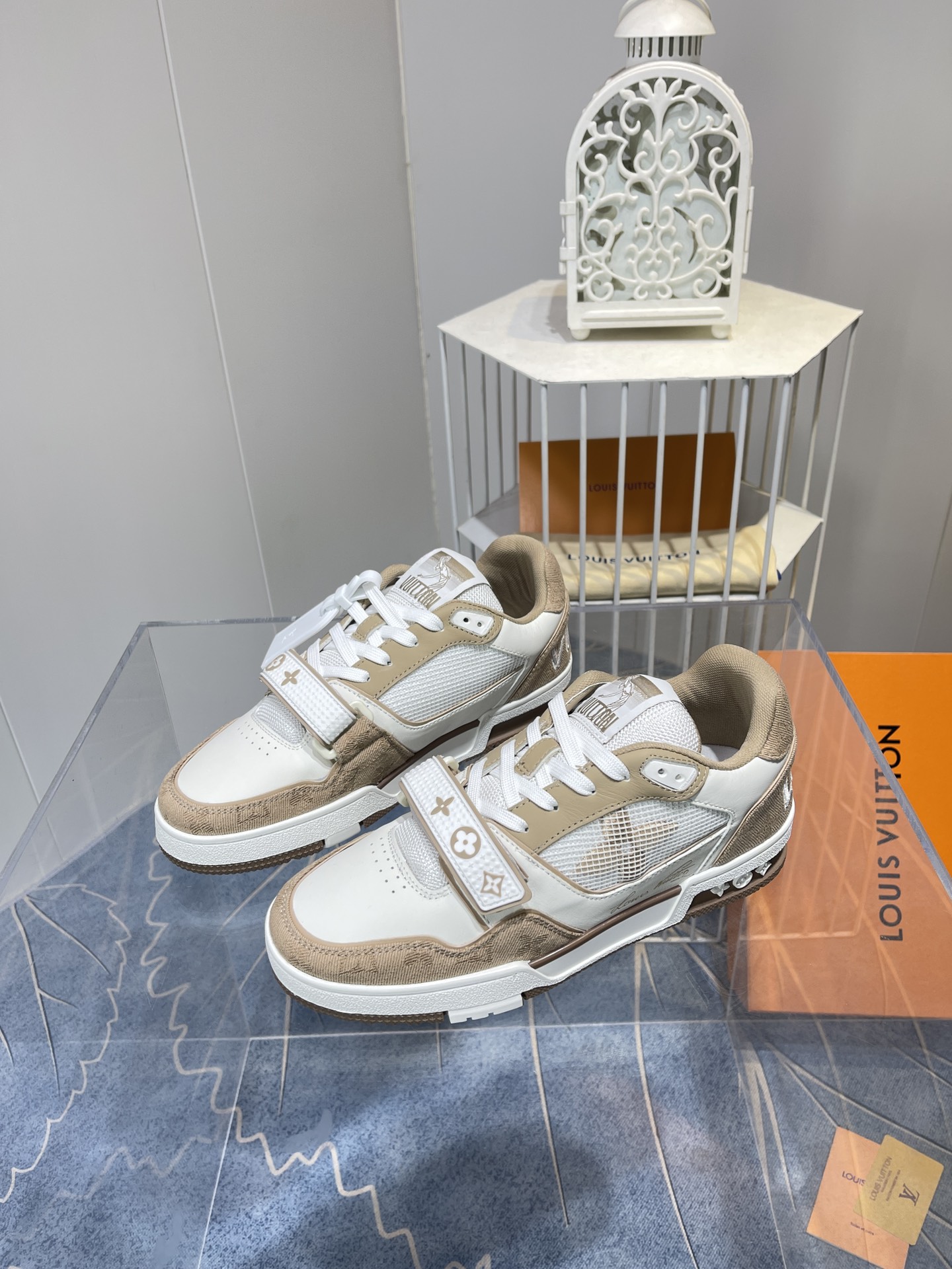 LOUIS VUITTON 1A9ZBW LV TRAINER