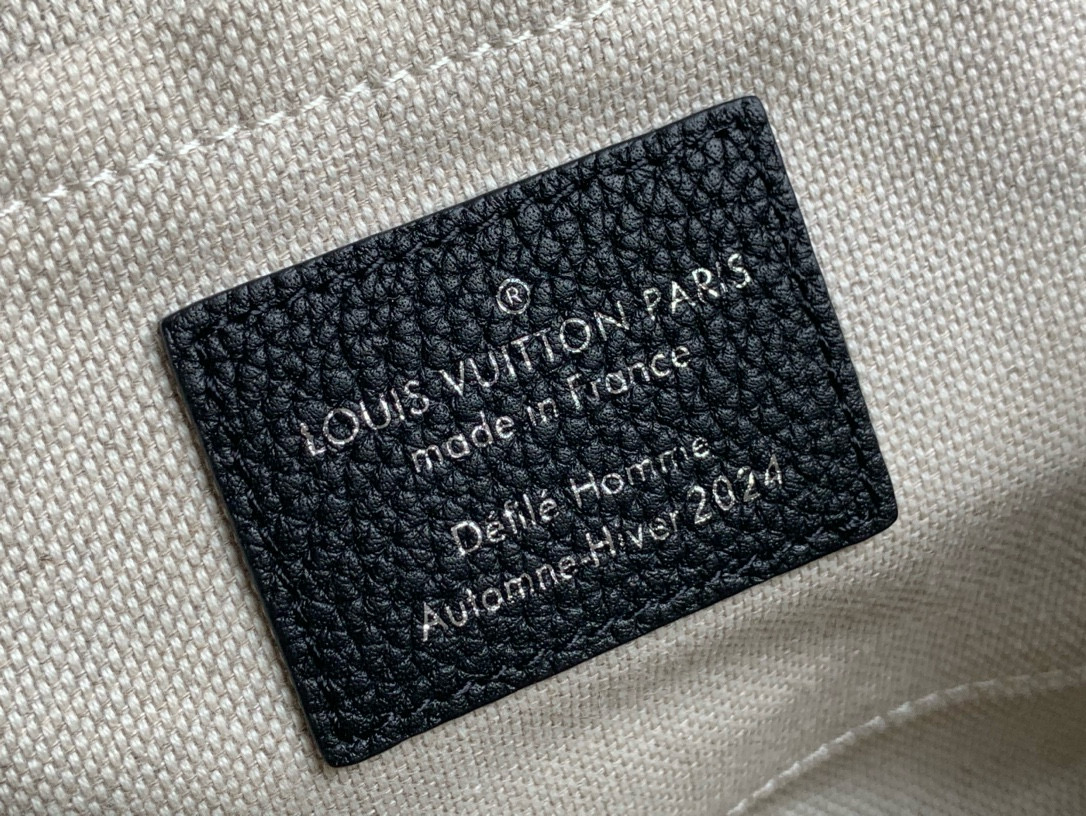 LOUIS VUITTON M11516 Soul Trunk