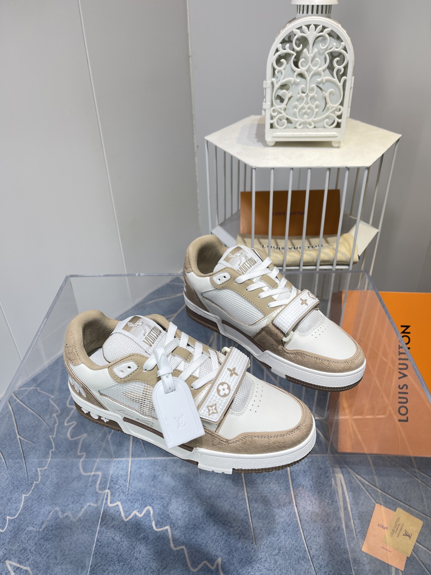 LOUIS VUITTON 1A9ZBW LV TRAINER