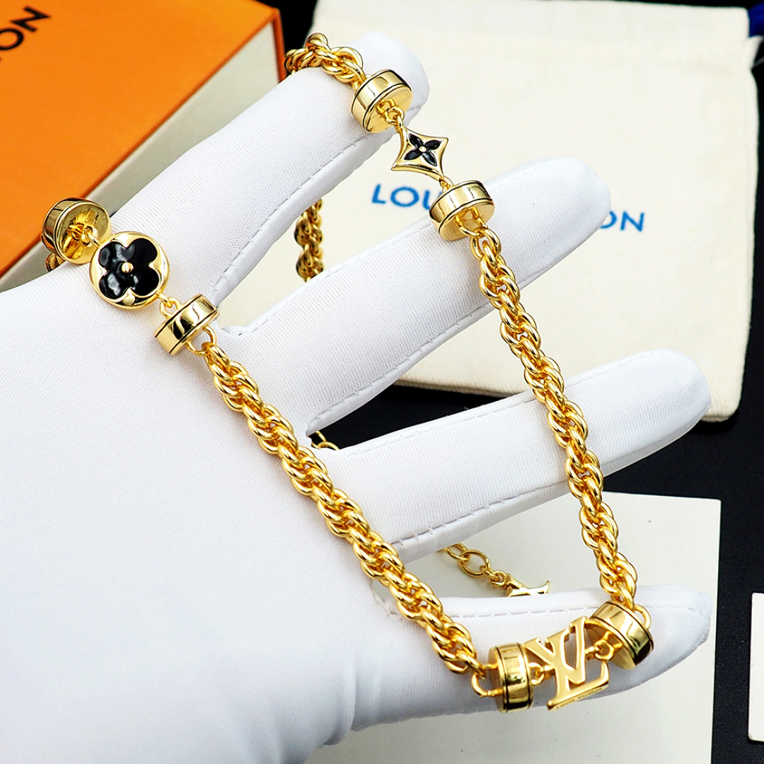 LOUIS VUITTON Wire Necklace