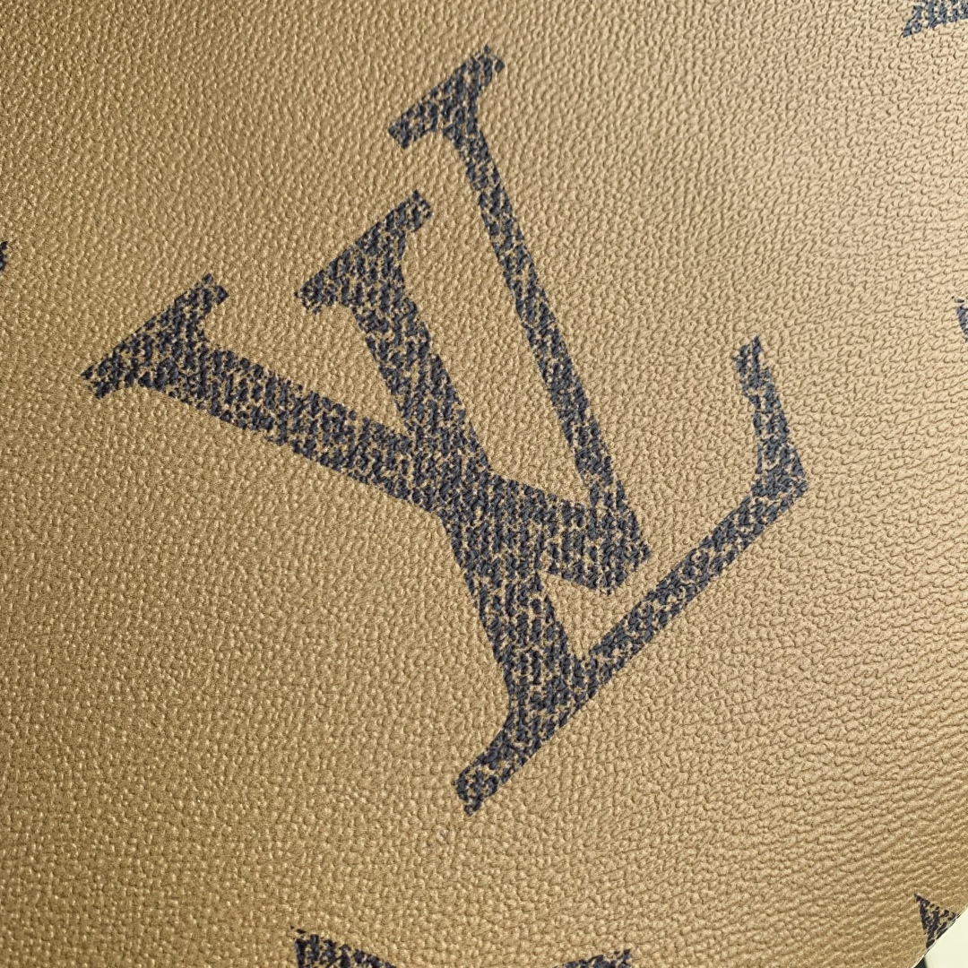 LOUIS VUITTON M11248 Trio Toilet Pouch