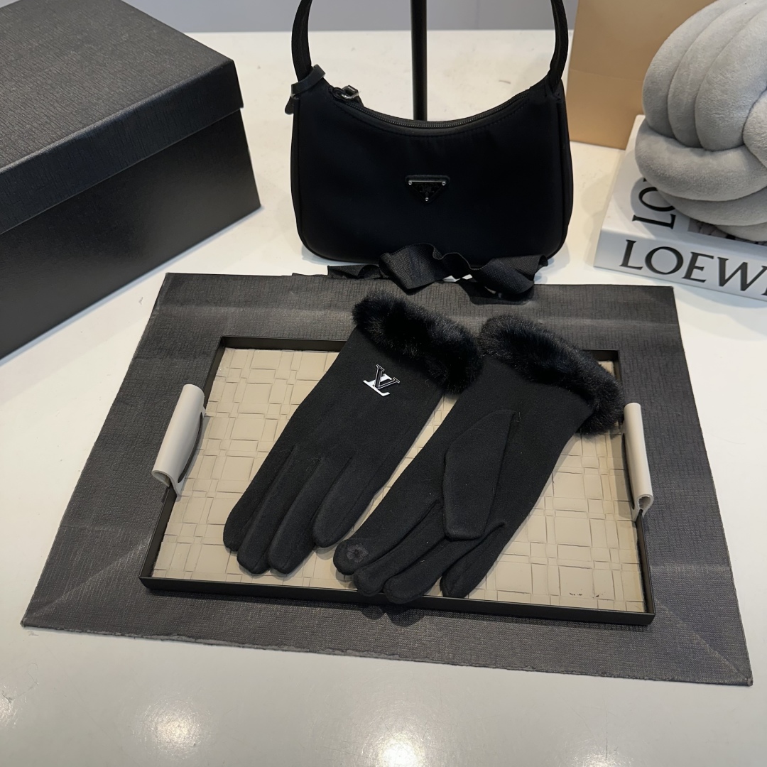 Louis Vuitton Wool Gloves