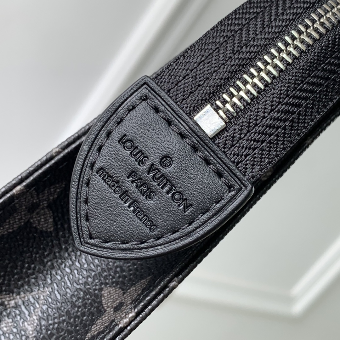 LOUIS VUITTON P01957 Customisable Trio Toilet Pouch Mon Monogram