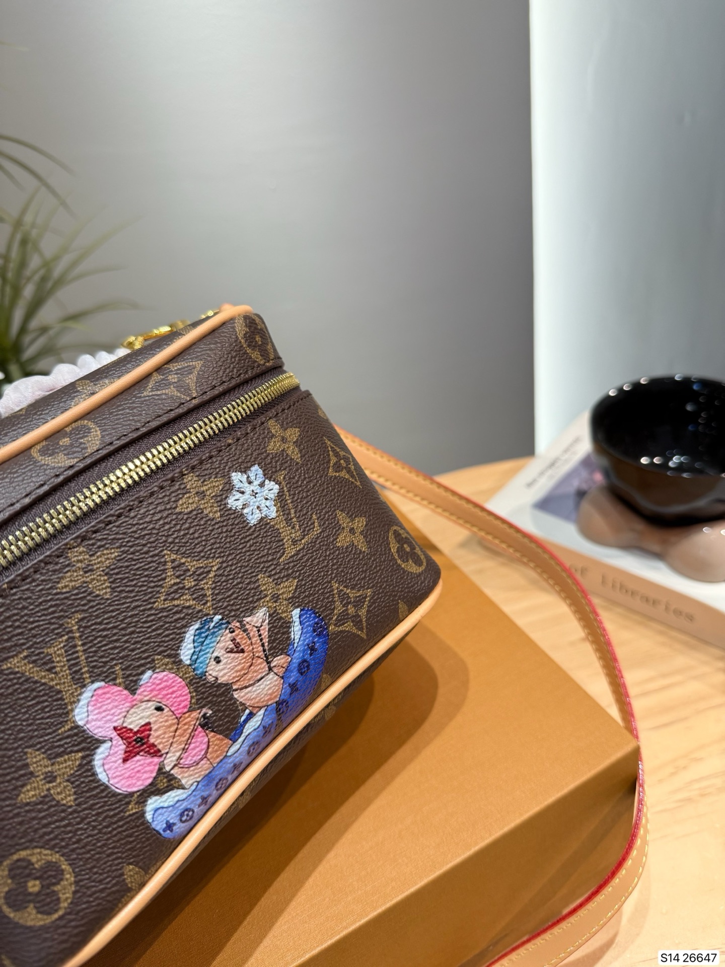 LOUIS VUITTON M26647 Nice Mini