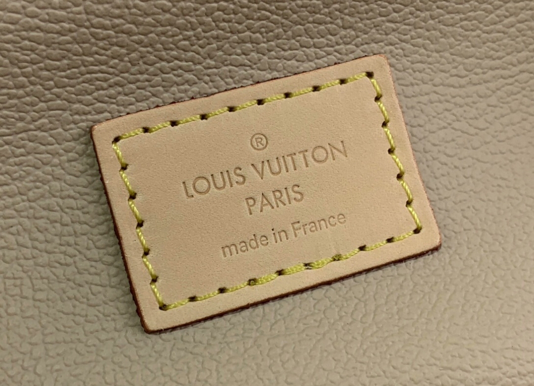 LOUIS VUITTON M44936 Nice Nano