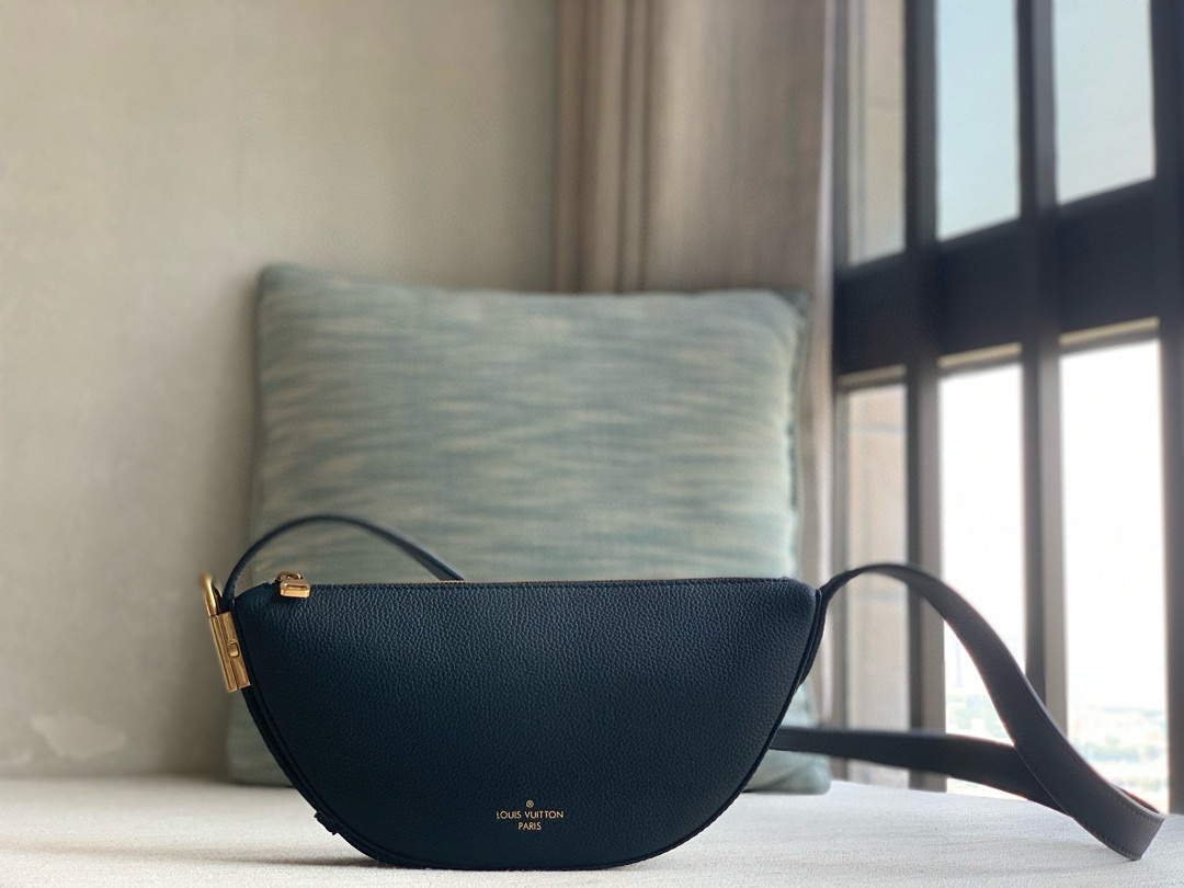 LOUIS VUITTON M11429 Low Key Bumbag