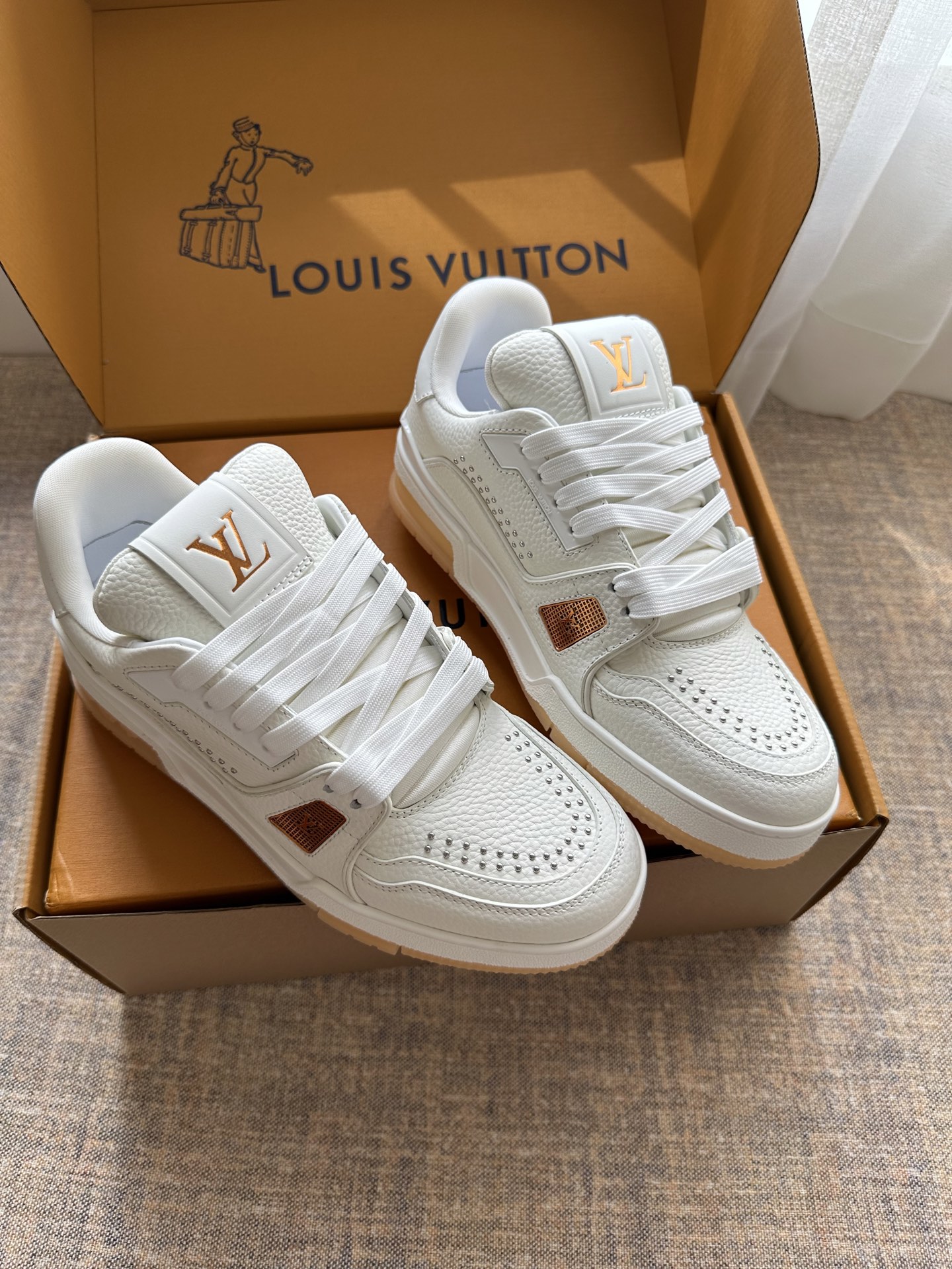 Louis Vuitton Trainer Sneaker 2025