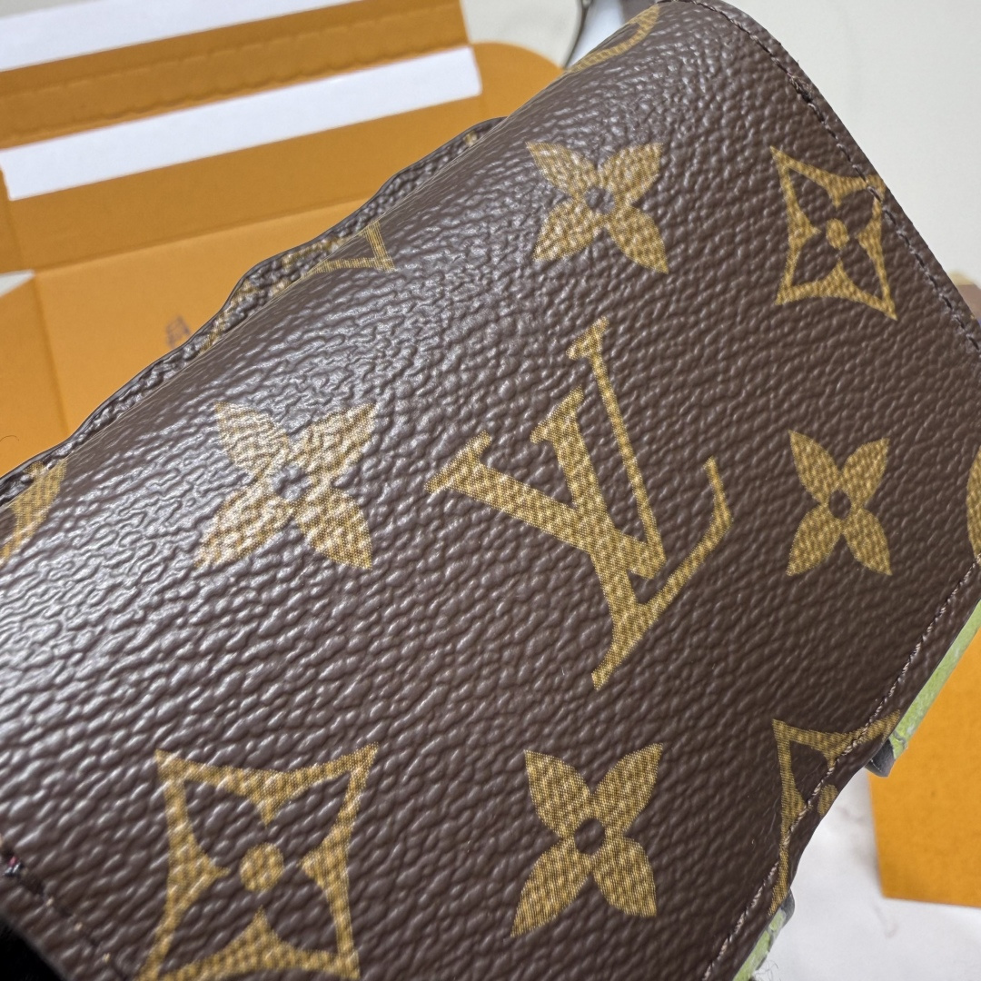 LV M25732 Pawket Purse