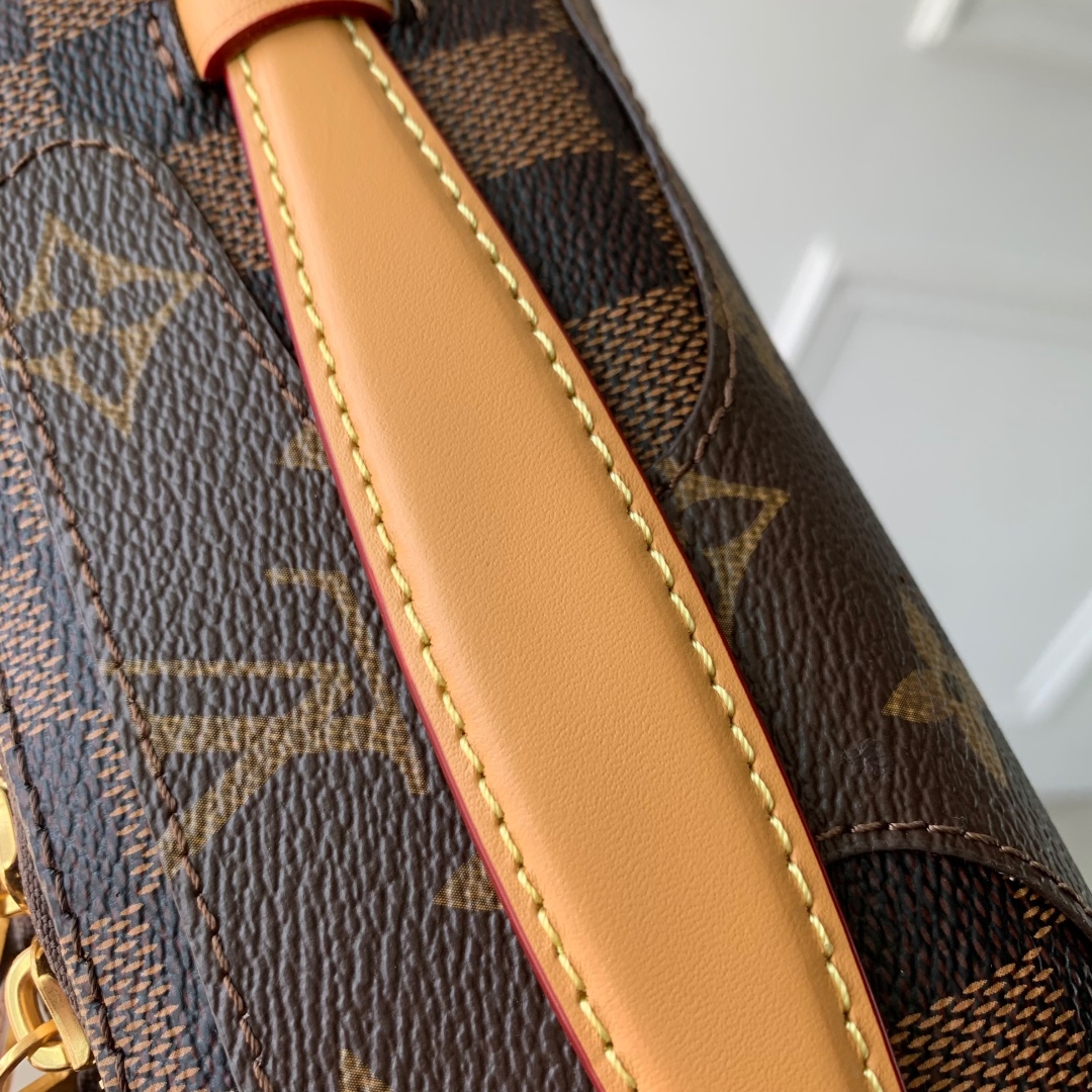 LOUIS VUITTON M15271 Rush Bumbag