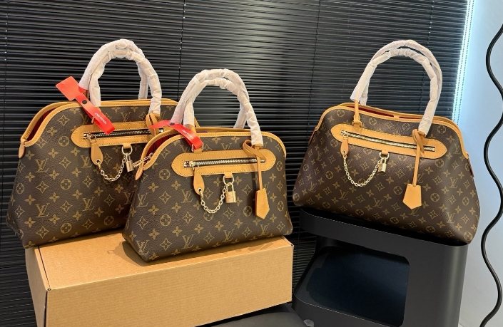 LOUIS VUITTON Ever More